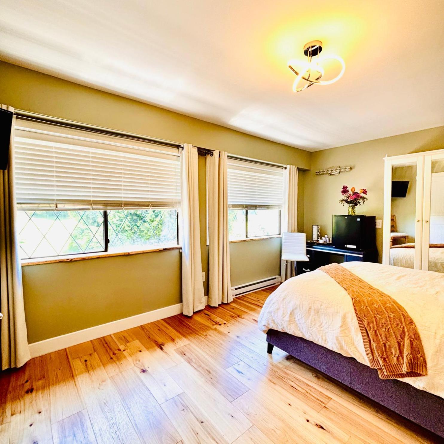 Oceanside Manor - Golf Course View Bed & Breakfast Qualicum Beach Dış mekan fotoğraf