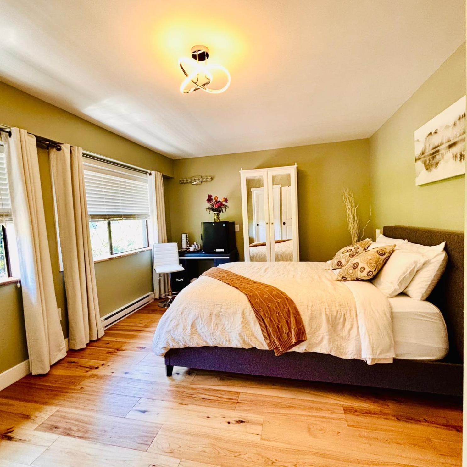 Oceanside Manor - Golf Course View Bed & Breakfast Qualicum Beach Dış mekan fotoğraf